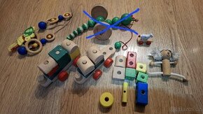 Dřevěné hračky vlak a panenka