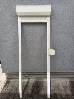 Předokenní roleta Lomax