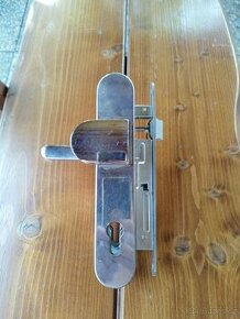 Dveřní kování venkovní