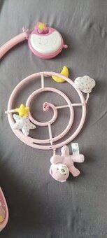 Kolotoč nad postýlku