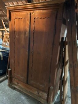Starožitnou selská šatní skříň almara 2. polovina 19.st.t
