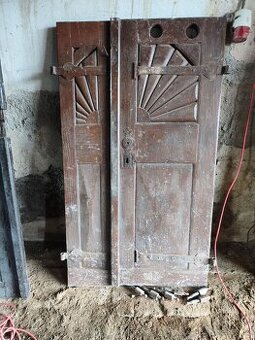 Staré dřevěné dveře, vchodové dveře, dvoukřídlé