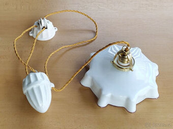 Starý stahovací lustr / stahovačka s řaseným stínidlem