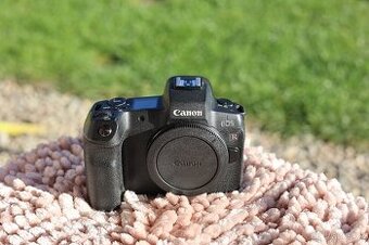 Canon EOS R