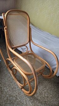 HOUPACÍ KŘESLO TON  masiv dřevo buk výplet