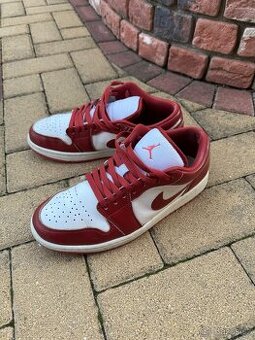Nike Air Jordan low SE dune red