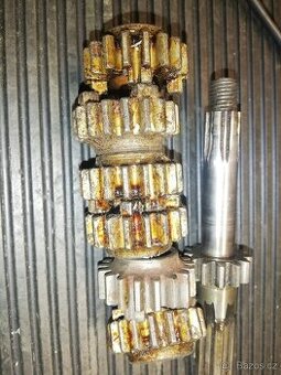 Nepoužité ozubené kolo Jawa ČZ 18 zubů 125 175 250 20mm