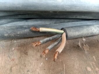Prodlužovak / Prodlužovací kabel 380 / 400V
