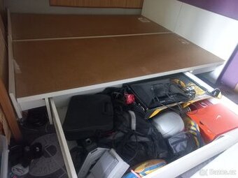 Postel 180 x 200 + matrace