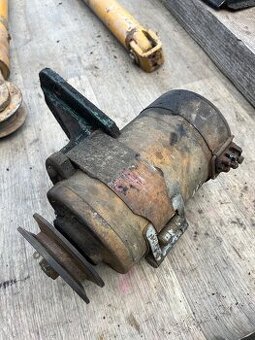Prodám originál dynamo na ZETOR25i s držákem nebo bez
