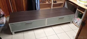 stolek pod TV