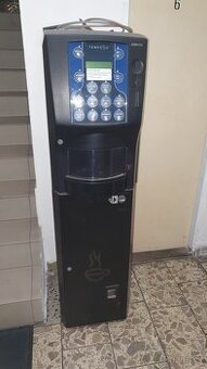 automat na kávu s mincovníkem