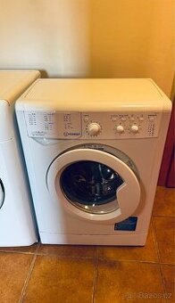 Pfačka Indesit