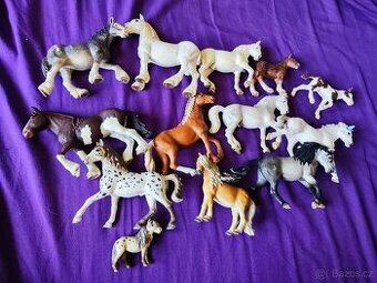 Schleich koně s poškozením