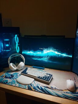 Herní počítač s 2 monitory (165Hz 2K)