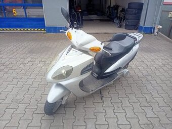 Skútr Yuki 125