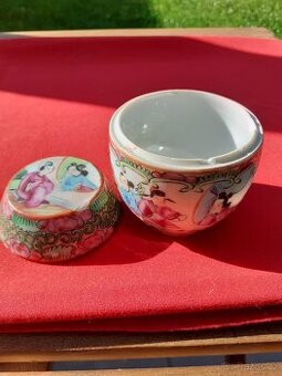 Dóza starožitná, čínské motivy