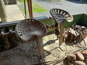 Plechové historické sedadlo