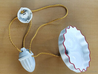 Hezký starý stahovací lustr / stahovačka s řaseným stínidlem