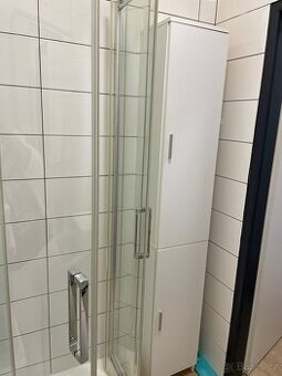 Vysoká koupelnová skříňka