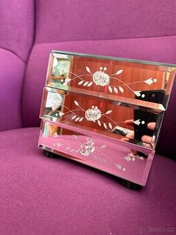 Zrcadlová šperkovnice