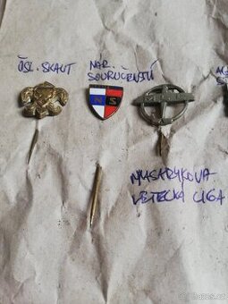 Různé odznaky 1.republika a Protektorát.