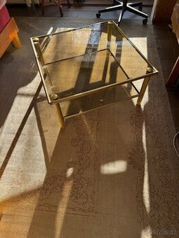 Skleněný konferenční stolek