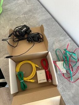 Kabely a napáječ síťový adaptér