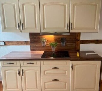 Krémová venkovská kuchyně se spotřebiči,6173