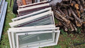 Starší okeni křídla na skleník a pod.