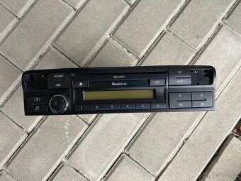 Prodám autorádio Škoda, funkční s přehrávačem CD