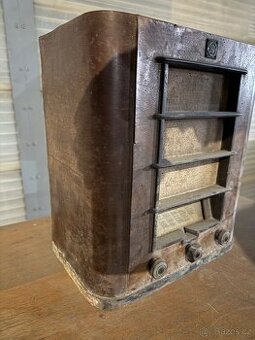 Staré dřevěné rádio Telefunken