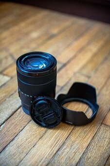 Prodám univerzální zoom Sony E 18-135mm f/3.5-5.6 OSS (APS-C