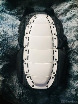 Chránič páteře - páteřák Razier vel. S