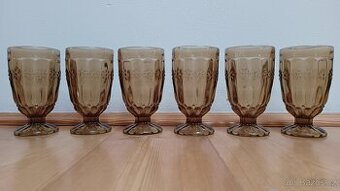 6 pevných skleněných pohárků z hnědého skla