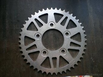 Prodám rozetu Transalp XL 750/ 47z. o 2 víc než orig.