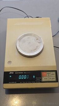 Stará digitální váha A&D FX-200-EC