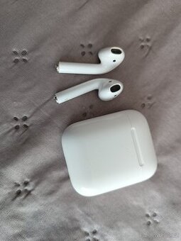 Apple AirPods 1 – funkčné a používané, všetko funguje