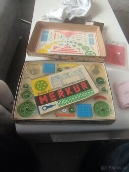 Stará kovová stavebnice merkur