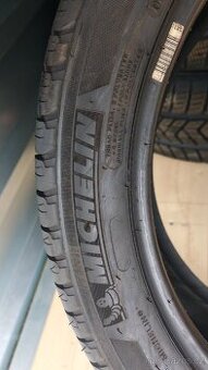 245/45 R20 99W