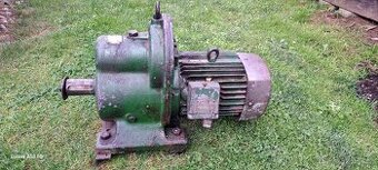 Elektromotor s převodovkou