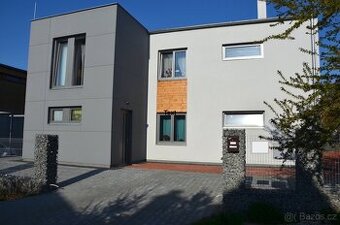 2+kk, novostavba - zahrada a parkování, Praha 9 - Kyje
