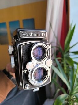 Klasický dvouoký fotoaparát na film Yashica D