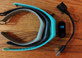 Xiaomi Mi Band 2 + náramky