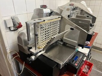 Automatický nářezový stroj BERKEL 834 EPB STACKER