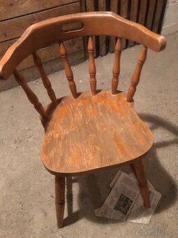 dřevěné židle k renovaci