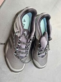 Nenošené outdorové boty Adidas 38, 5