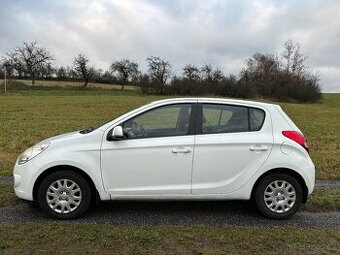 Hyundai i20, r.v. 2011, 5dv., klima - zamluveno do 27.11.