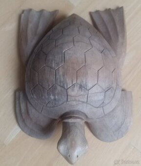 Stará dřevěná vyřezávaná želva