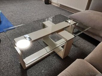 Skleněný konferenční stolek